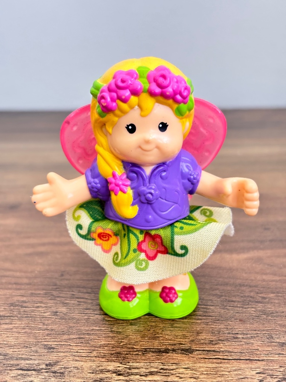 Fisher Price Little People Tree Fairy Sarah Lynn Blonde Girl Bendable Figure Toy